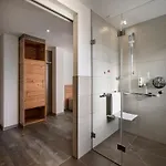 Rose Hotel 3*