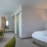 Rose Hotel