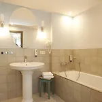 Rose Hotel 3*