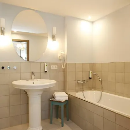 Rose Hotel 3*